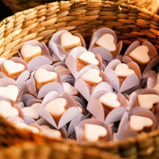 Doces finos em formato de coração para casamento em SP